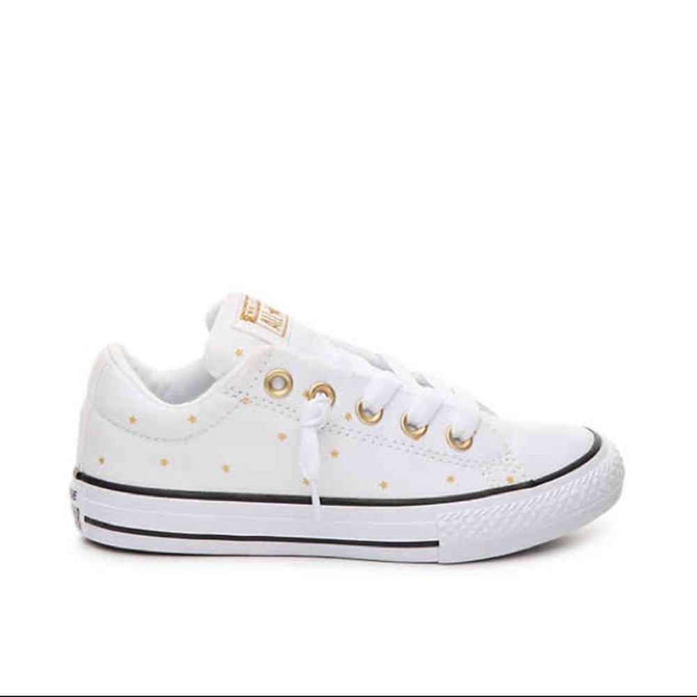 Super Cute white with gold star converses.